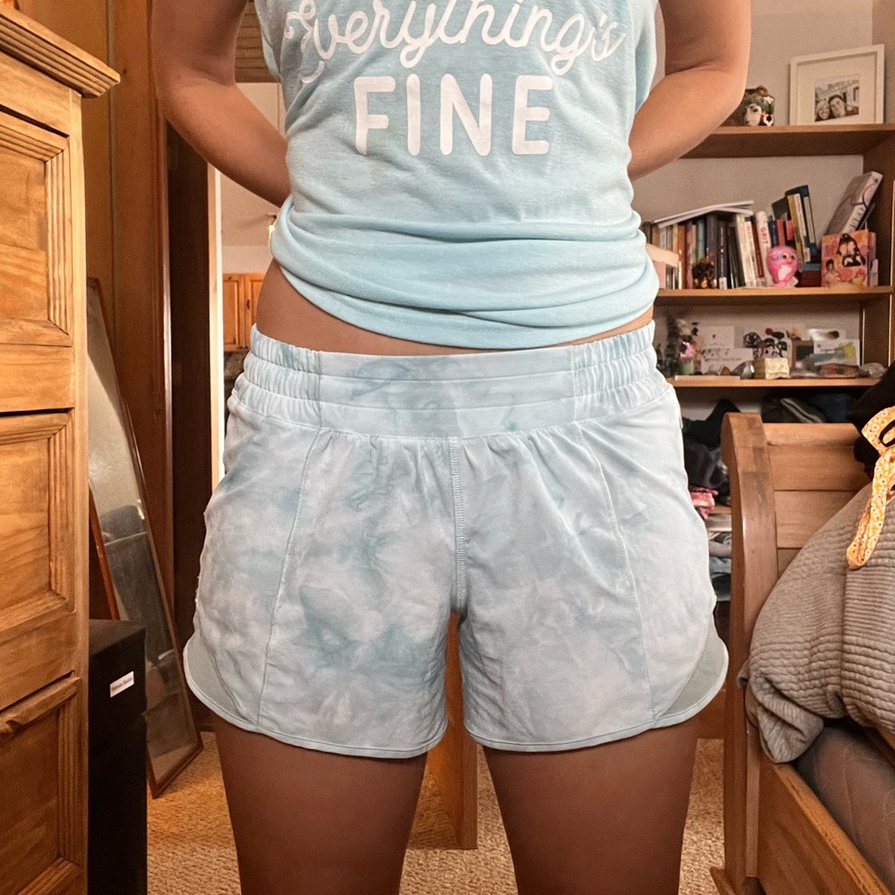 Lululemon Hotty Hot Low-Rise Lined Short light blue tie dye